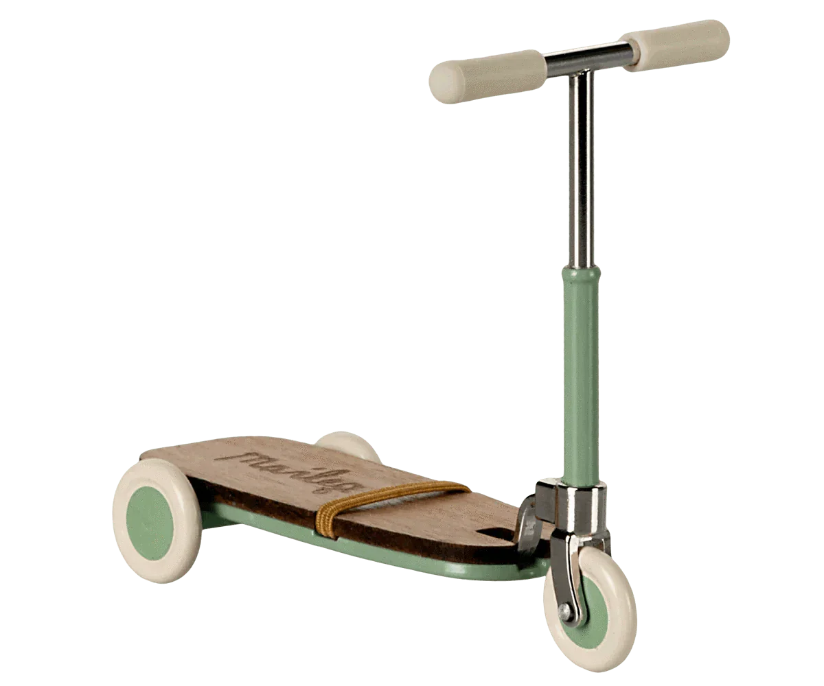 Maileg Kick board, Mouse - Mint