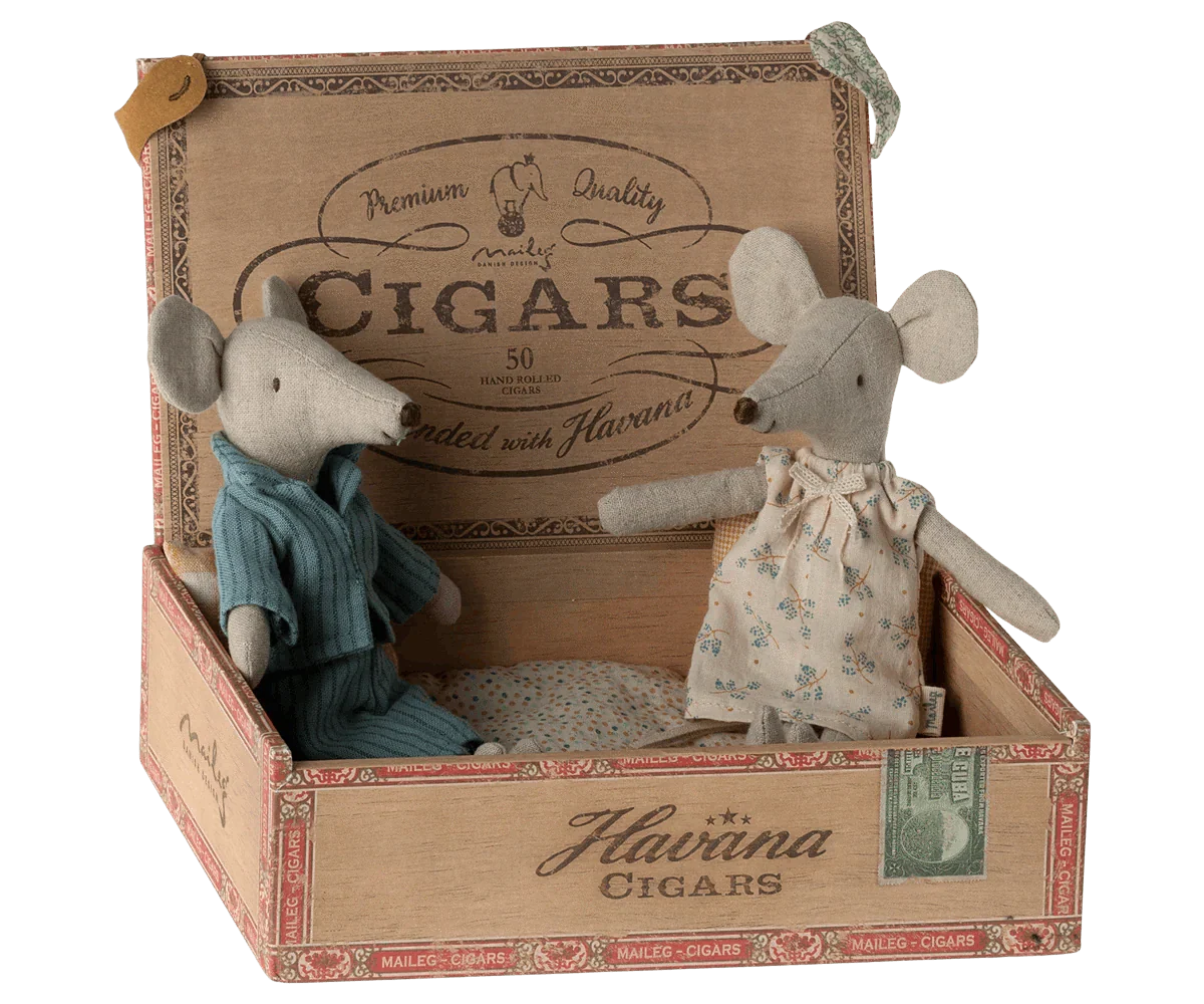 Maileg Mum & Dad in Cigar Box