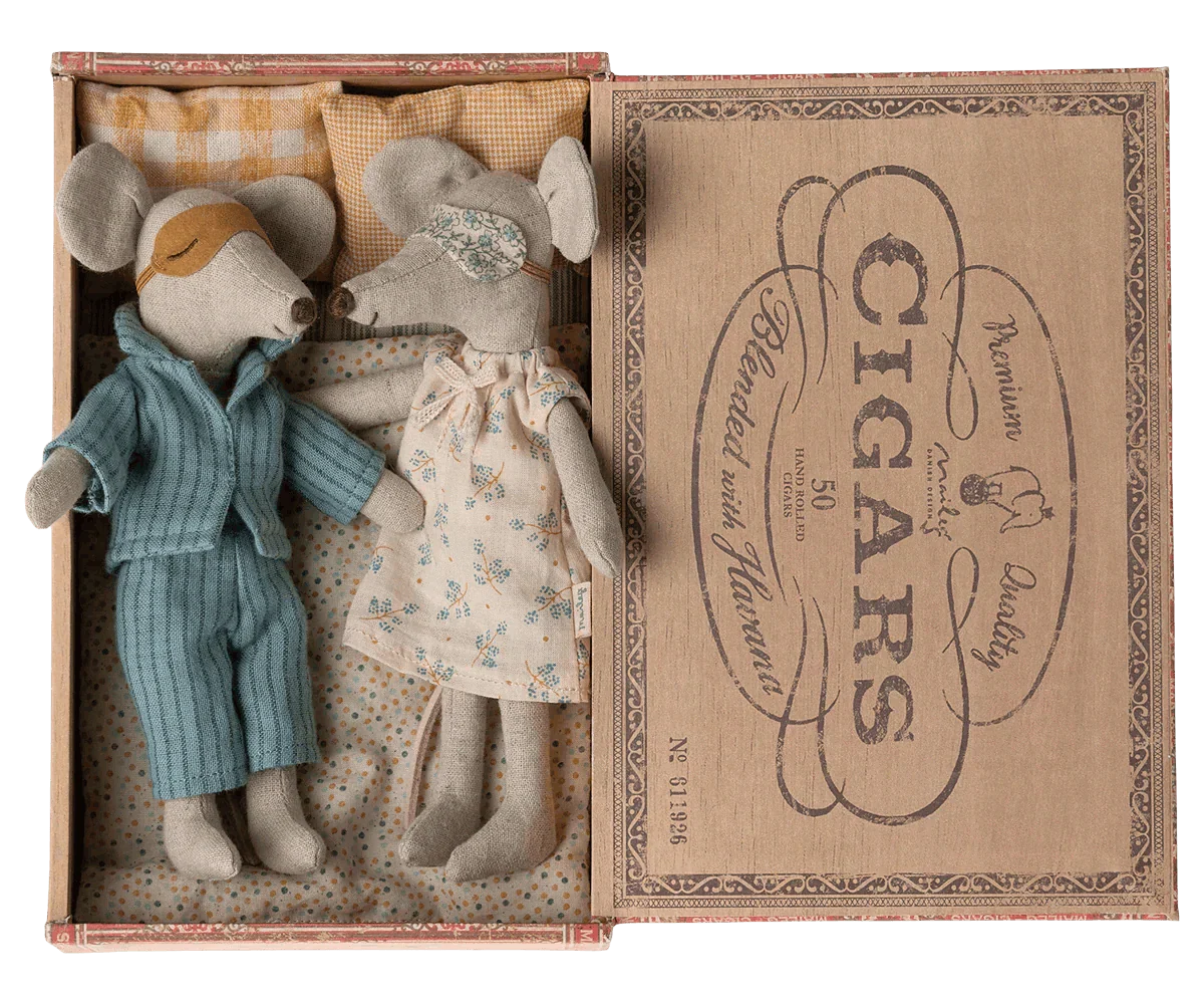 Maileg Mum & Dad in Cigar Box