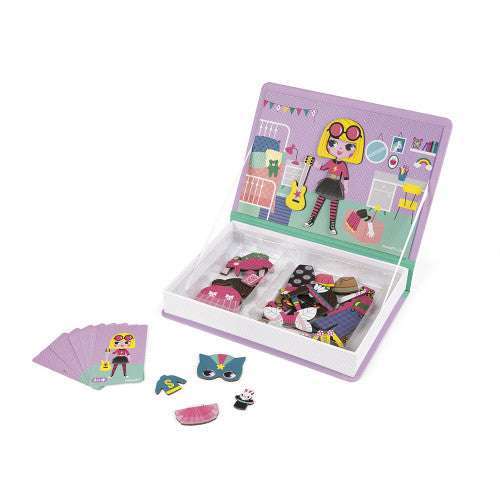 Girl's Costumes Magneti' Book